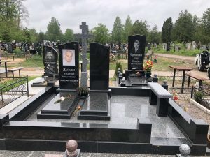 гранитный памятник