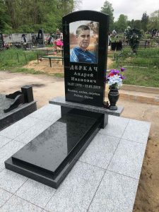 гранитный памятник